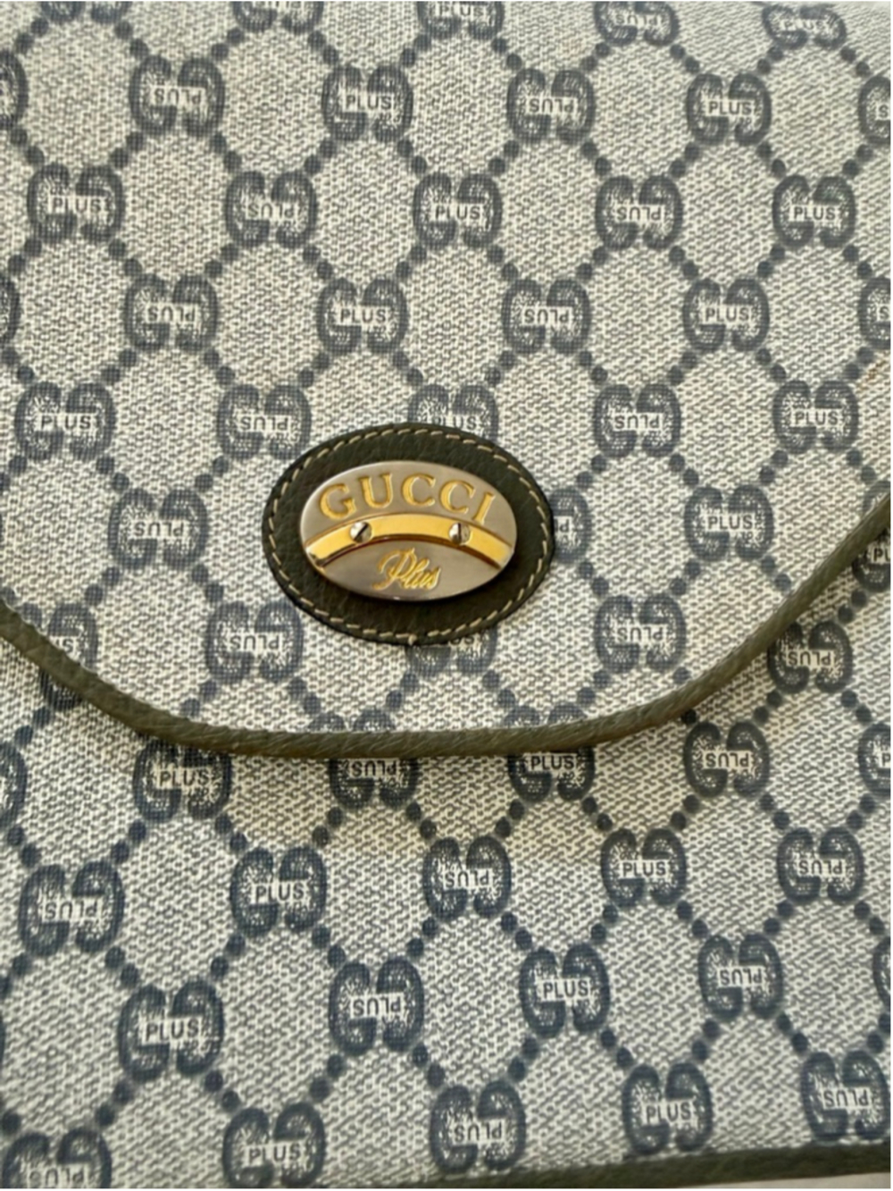 Gucci Plus Crossbody Bag in Gray and Green, a piece of Gucci history. - Picture 15 of 16